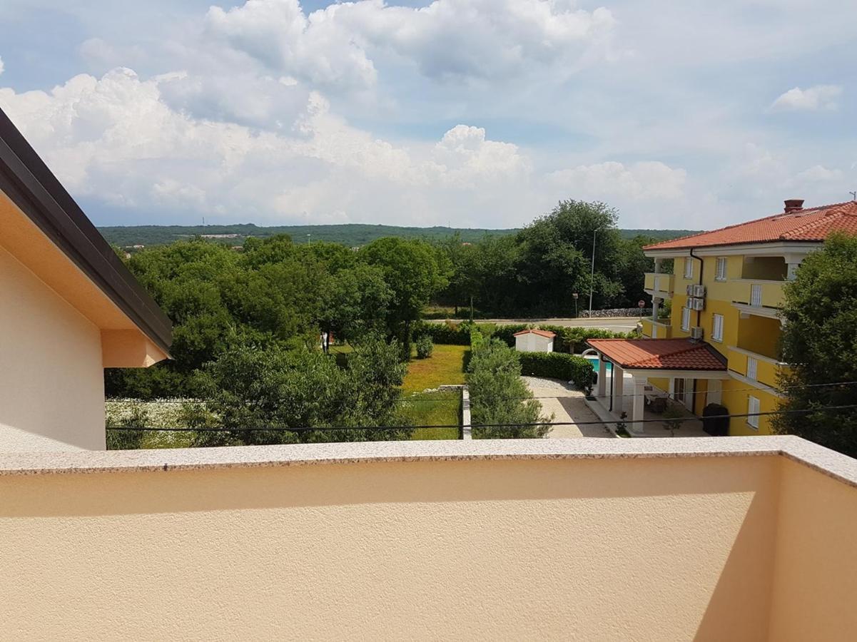 Apartmani Anita Malinska Exterior photo