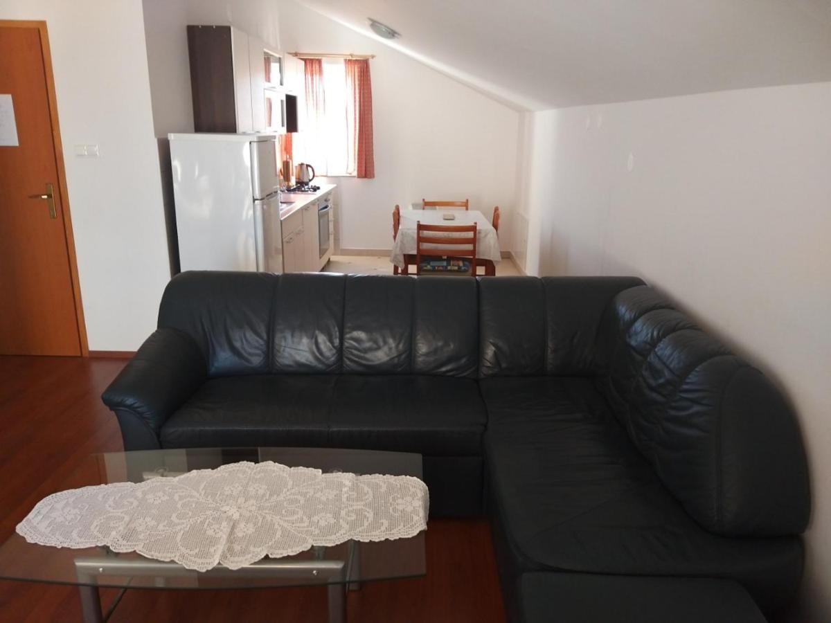 Apartmani Anita Malinska Exterior photo