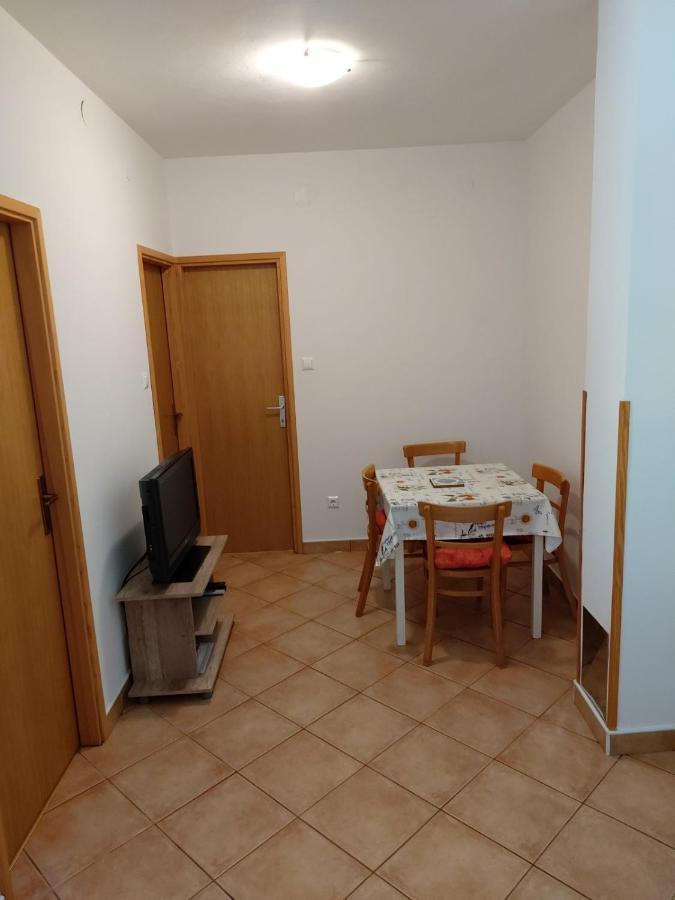 Apartmani Anita Malinska Exterior photo