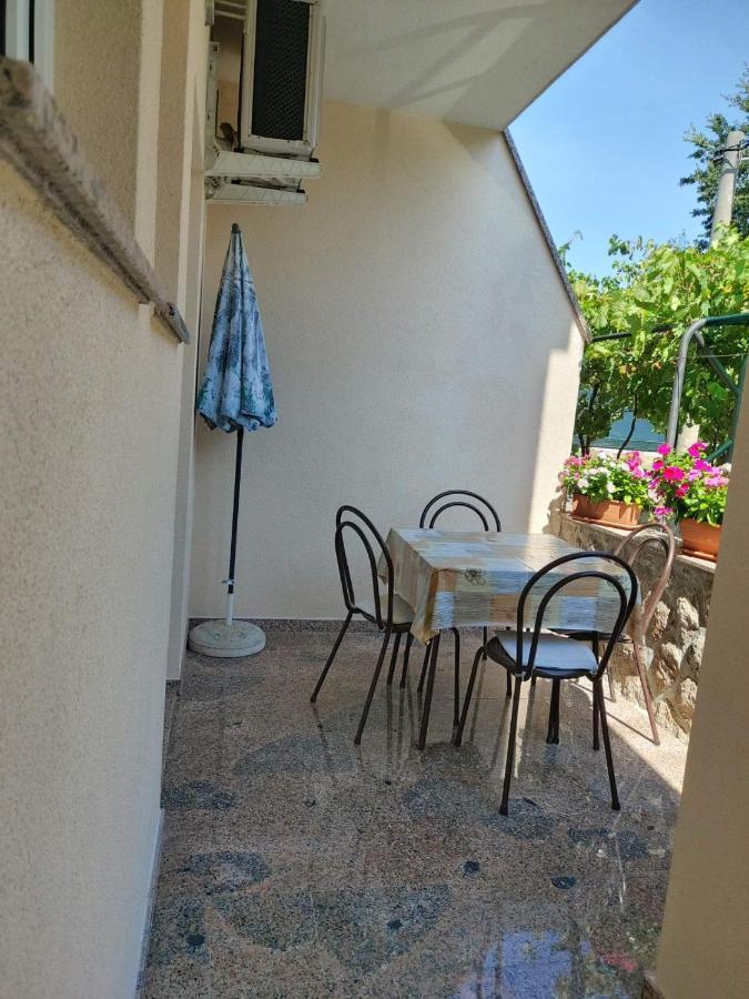 Apartmani Anita Malinska Exterior photo